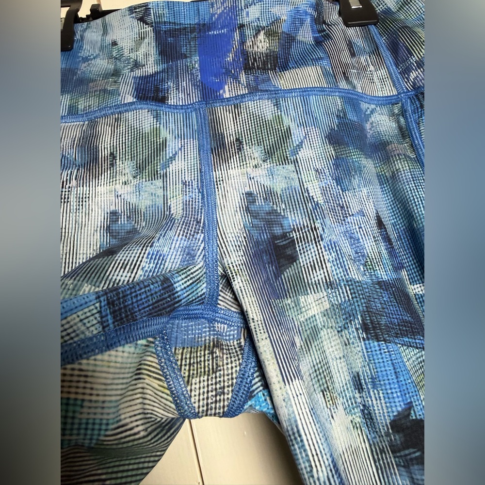 Lululemon Blue Geometric Mesh‎ Athletic Leggings Size 8 - Picture 3 of 8